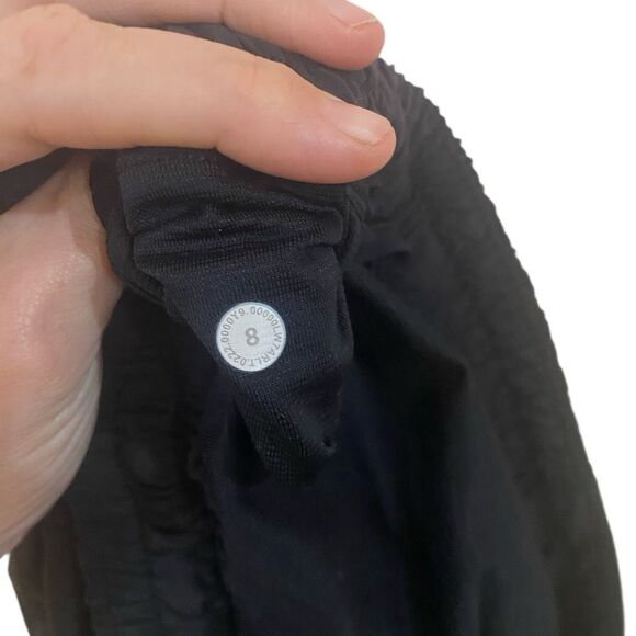 Lululemon black shorts size 8 - Picture 5 of 5